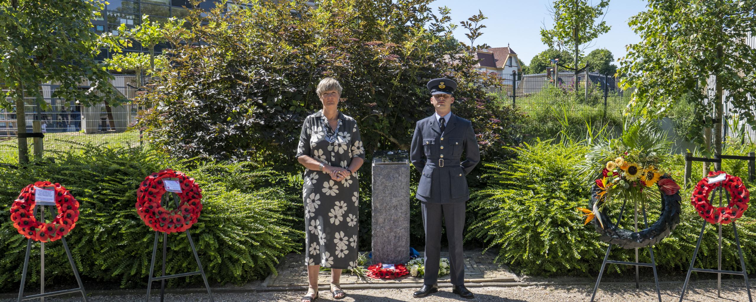 Afbeelding van de onthulling van de herdenkings plaquette