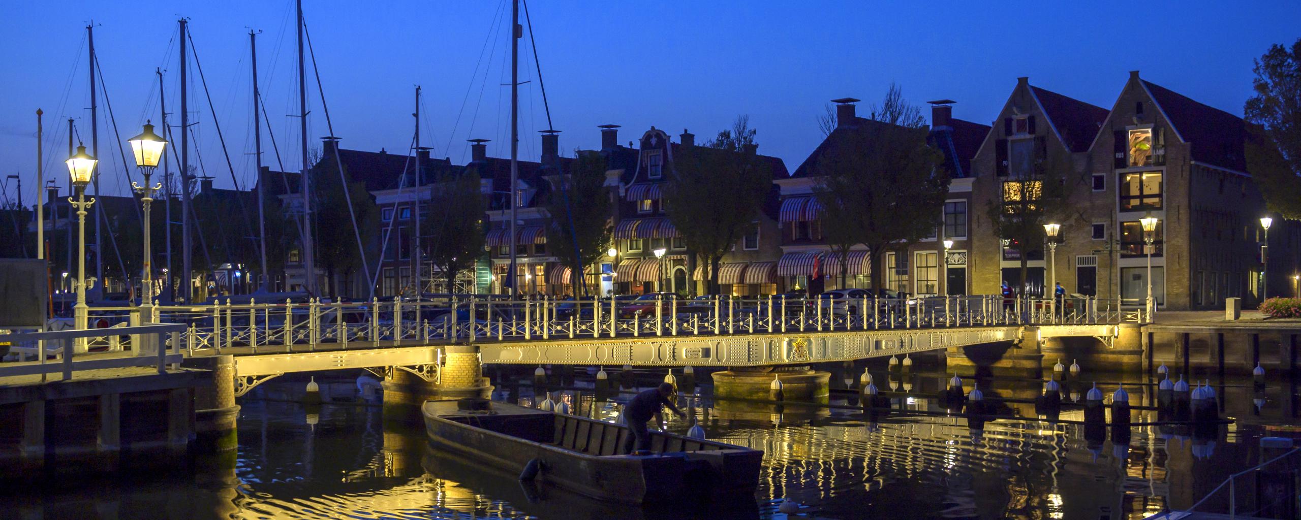 Raadhuisbrug verlicht