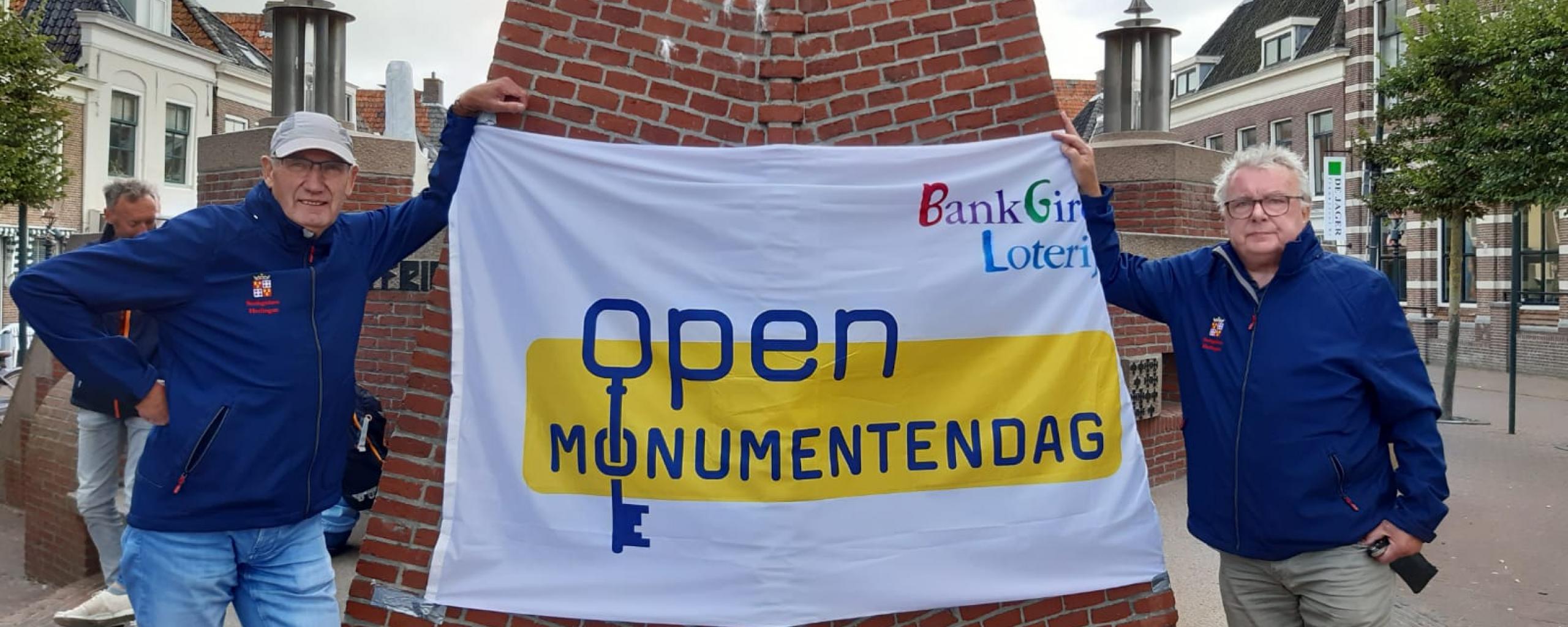 Stadsgidsen Willem Visser (links) en Dirk Hoekstra.